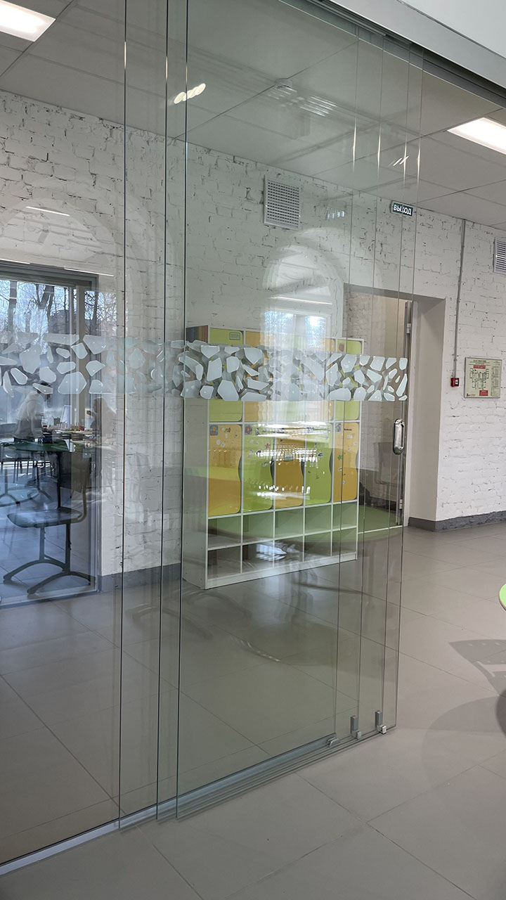 Перегородки раздвижные в офис из стекла матовые и прозрачные заказать ...